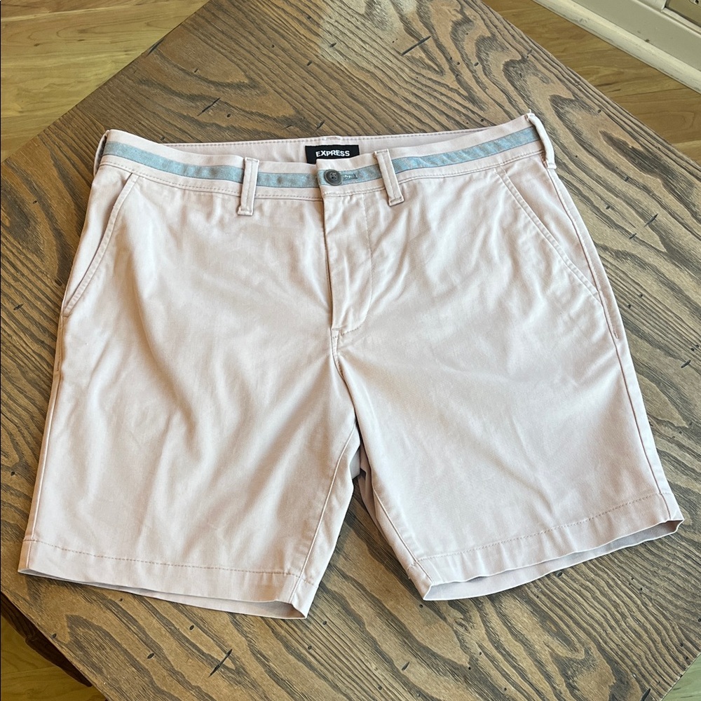 Express 365 comfort slim above the knee 8” inseam Flat Front Shorts size 31-34